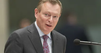 Twitter steekt minister Bruno Bruins een hart onder de riem na flauwvallen tijdens debat