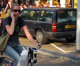 Appen auf dem Fahrrad wird verboten; Handys spielen bei 20% der Verkehrsunglücke eine Rolle