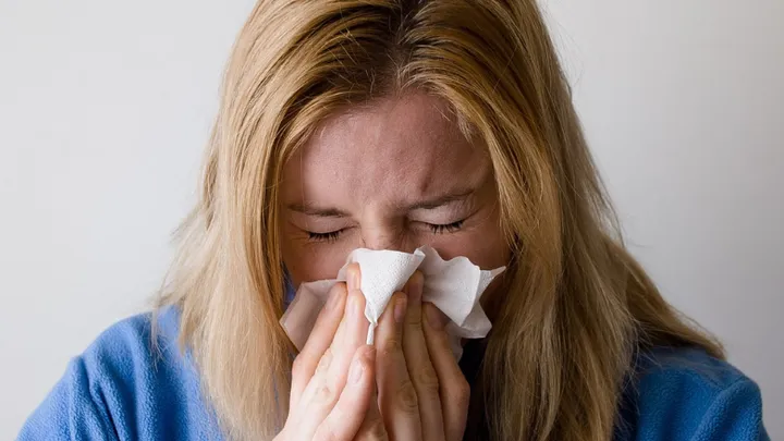 ¿Tengo gripe, resfriado o COVID? Cómo diferenciarlos