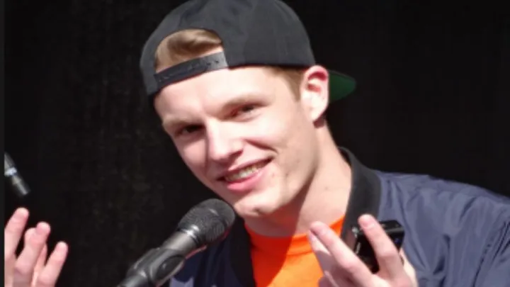 Zó ziet de broer van Enzo Knol eruit; wat lijken ze op elkaar!
