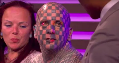 Wow! Deze man is voor 98% getatoeëerd en één plek verwacht je nooit!