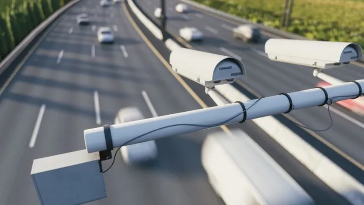 Let op: nieuwe flitspaal ziet wanneer je remt en accelereert