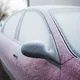 Die Lösung bei eingefrorenen Autoscheiben? Eine Tüte Wasser!