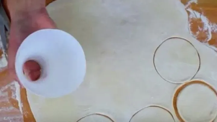 Do you have used plastic bottles at home? You will never guess what you can do with them!