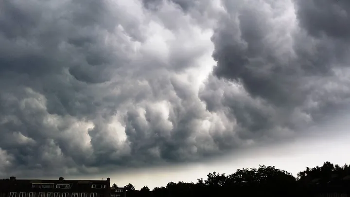Het nieuwe jaar begint stormachtig: KNMI geeft woensdag code geel af