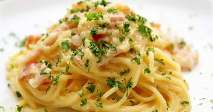 Du suchst nach einer gesunden Pasta Carbonara? Hier hast du sie!