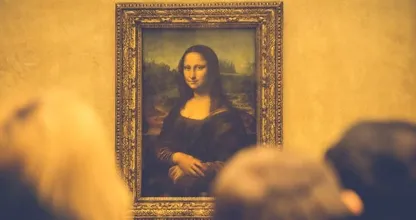 Als vrouw verklede museumbezoeker bekogelde Mona Lisa met taart