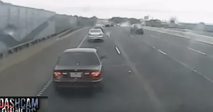 Oproep voor automobilisten: doe dit NOOIT als je voor een vrachtwagen rijdt! Het kan levensgevaarlijk zijn!