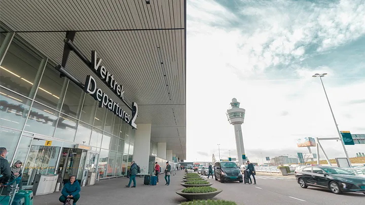 Winkels op Schiphol stoppen met verkoop plastic waterflesjes