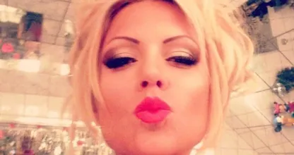 Sophia (30) vond haar middel te breed, dus ze liet vier ribben weghalen...