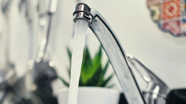 Esta es la razón por la que no debes usar agua del grifo en dispositivos médicos domésticos