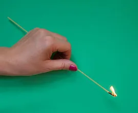 Genius: This is the reason why you should light a piece of spaghetti on fire!