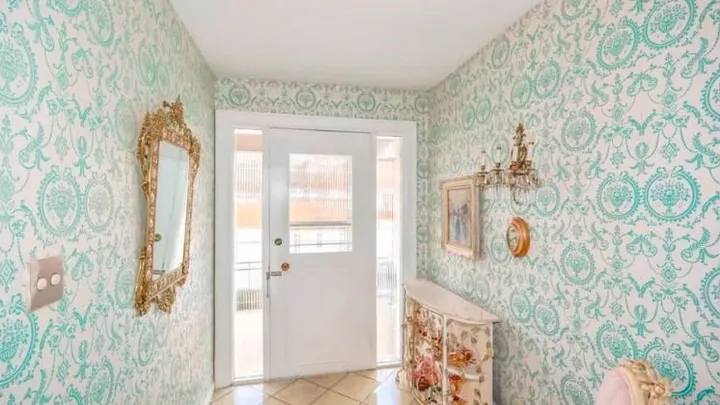 Cette femme de 96 ans vend sa maison, quand vous voyez l'intérieur, vous tombez des nues. Magnifique!