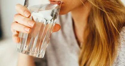 Met deze 6 tips drink je voldoende water op een dag