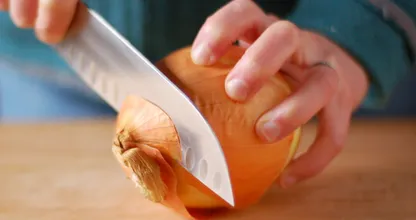 Met deze tip snijd je je groente veel sneller en makkelijker! Dit is echt briljant simpel!