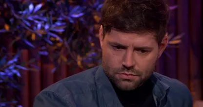 Simon Keizer emotioneel in Beste Zangers bij nummer 'Papa'