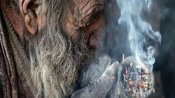 Ewww! Αυτός ο άντρας δεν έχει κάνει μπάνιο εδώ και 65 χρόνια