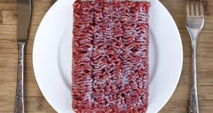 Fleisch vor dem Kochen vergessen aufzutauen? Mit diesem Trick geht es ganz leicht und sicher!