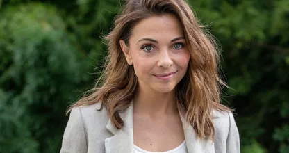 Georgina Verbaan stelt vriendin Maartje voor aan dochter