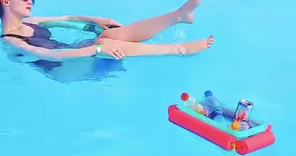 Aus einer Schwimmnudel diesen genialen, schwimmenden Getränkehalter basteln!