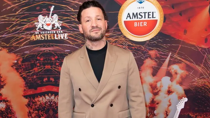 Dit is de presentator van de Vrienden van Amstel LIVE