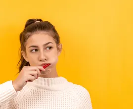 Ecco perché non dovresti risciacquarti la bocca con l'acqua dopo aver lavato i denti