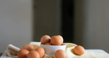 Met dit simpele trucje pel jij mega makkelijk eieren