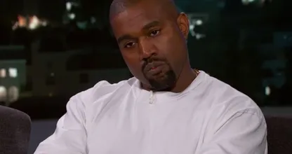 BIZAR: Rapper Kanye West geboeid afgevoerd en opgenomen in het ziekenhuis....!