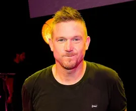 Johnny de Mol na zomer ook nog niet terug als presentator HLF8