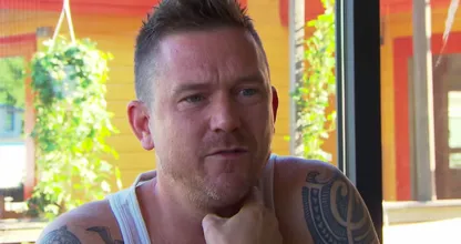 Geen huwelijksreis voor Johnny en Anouk: Johnny Jr. is nog te klein