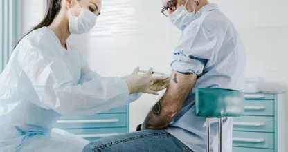 Eerste Nederlandse bedrijf stelt vaccinatieplicht in voor werknemers