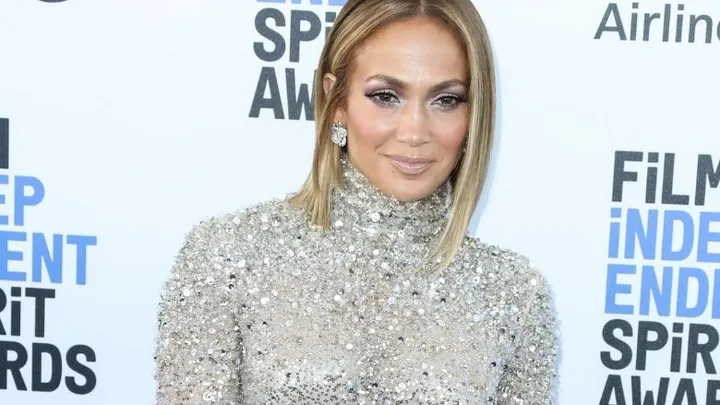 12 photos démontrant que J.Lo ne peut pas avoir 51 ans
