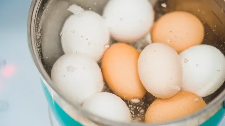 Never Throw Away The Water After Boiling Eggs – The Reason is Ingenious!