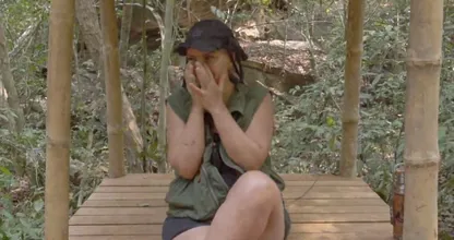 Eva Simons zit erdoorheen in Expeditie Robinson