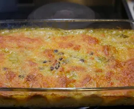 Dieser cremige Lauch-Kartoffelauflauf ist köstlich und noch dazu einfach! Was will man mehr?