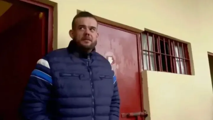 Joran van der Sloot doet het naar verluidt met drie verschillende vrouwen