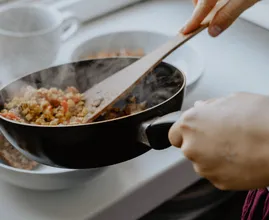 Come eliminare gli odori di cibo in casa?