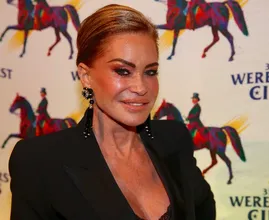 Volgers Connie Witteman ondersteboven van bikinikiekje op Instagram