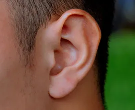 Heb je vaak jeuk in je oren? Dit kan het betekenen