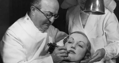 Wow! These weird beauty trends used to be all the rage