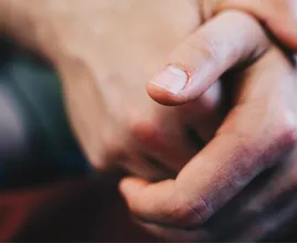 Aha: dit is waarom je last hebt van harde nagelriemen