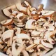 Mit diesem Trick 10 Champignons schneiden und das in unter 1 Minute - ganz ohne Messer!