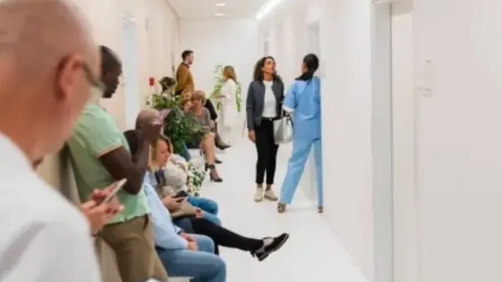 3 settimane dopo aver partorito due gemelli, la mamma si sente male - Il medico dopo l'ecografia: "Mi dispiace"