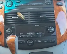 Mit diesem einfachen Wäscheklammer-Trick riecht dein Auto immer frisch und angenehm!