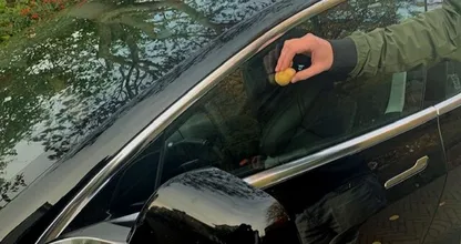 Zo zorg je met een aardappel dat je autoruiten niet meer beslaan en bevriezen