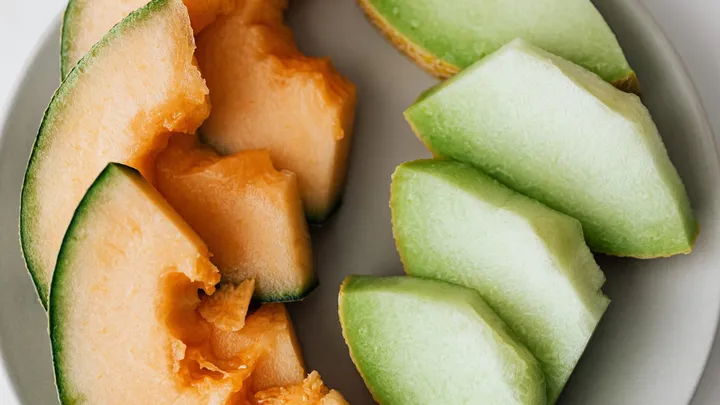 É por isso que você nunca deve armazenar esses alimentos na geladeira