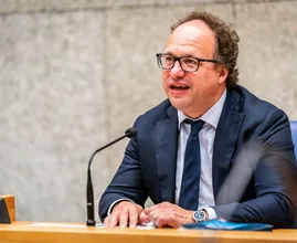 Oud-minister Wouter Koolmees wordt nieuwe NS-topman