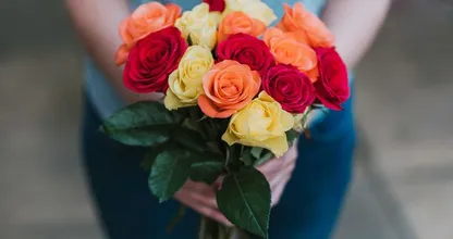 Dank Zitronenwasser bleibt dein Blumenstrauß viel länger frisch als sonst!