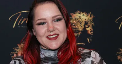 Een roze wolk, maar niet zonder pijn: URK-ster Mathilde deelt haar bevallingsverhaal
