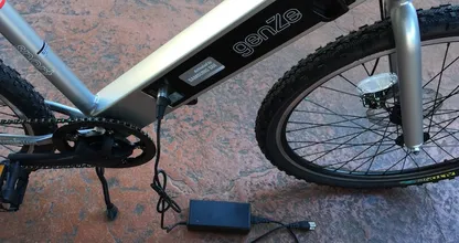 Pas op: heb jij een elektrische fiets? Lees dit dan even, ze kunnen zeer gevaarlijk zijn!